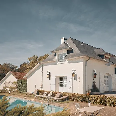 Clos Mirabel Manor - *