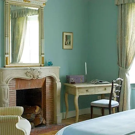 Clos Mirabel Manor - *