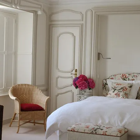 Clos Mirabel Manor -