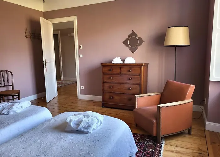 Clos Mirabel Manor -