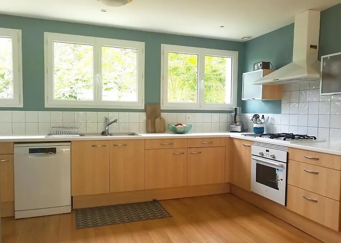 Clos Mirabel Manor - *