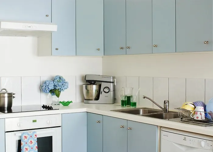 Clos Mirabel Manor - *