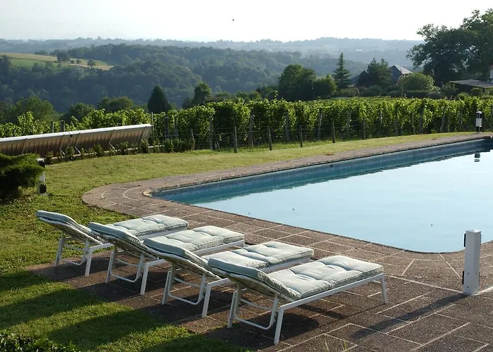 Clos Mirabel Manor - *