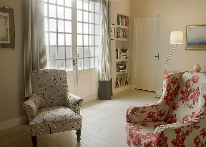 Clos Mirabel Manor -