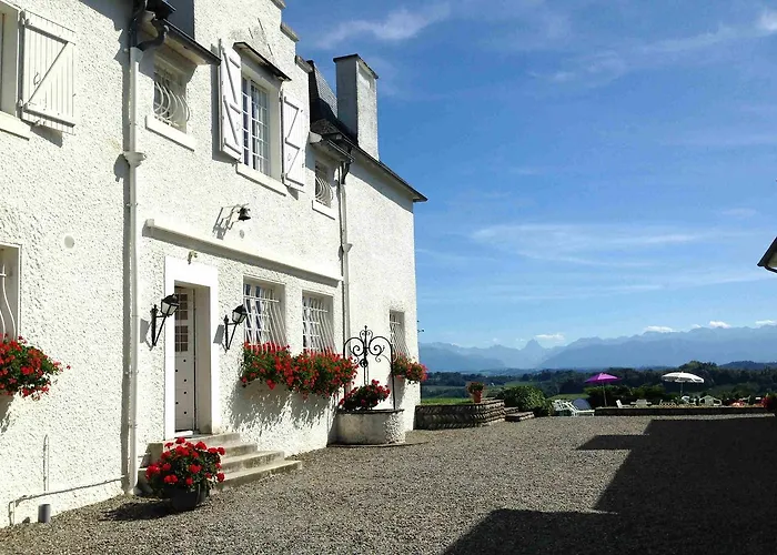 Clos Mirabel Manor -