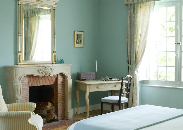 Clos Mirabel Manor - *