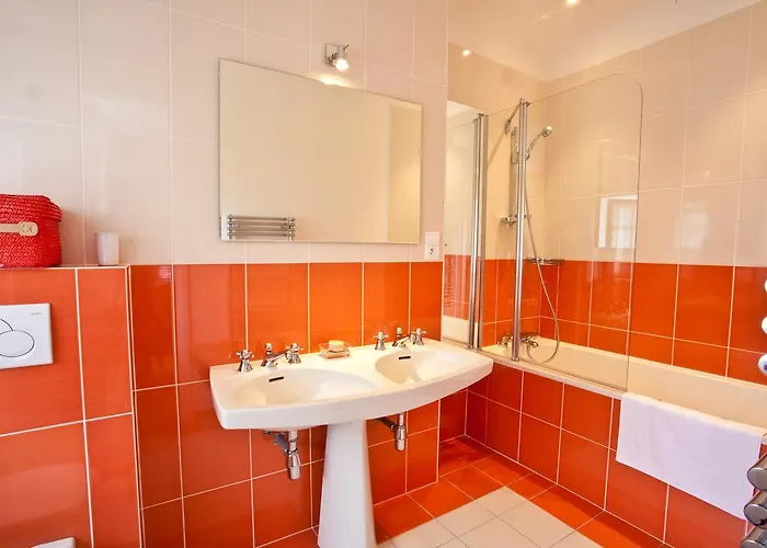 Clos Mirabel Manor -