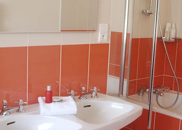 Clos Mirabel Manor - *